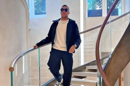 Cuenta con 12 habitaciones y parece un palacio por fuera pero moderno por dentro