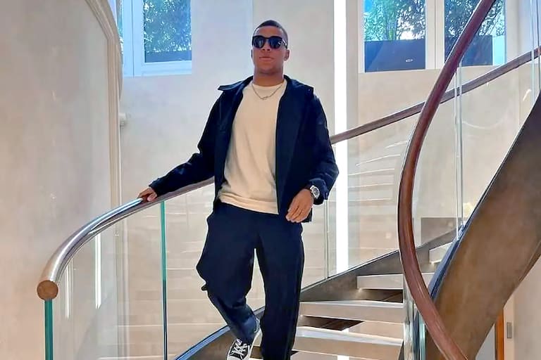 Cuenta con 12 habitaciones y parece un palacio por fuera pero moderno por dentro