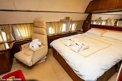 Cuenta con dos salas de estar, tres baños, una cocina, jacuzzi y sauna (Foto: Johnny Palmer)