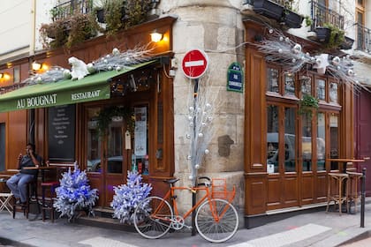 Cuenta con más de 120 puestos y especialidades de veinte regiones francesas