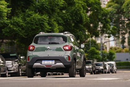 Cuenta con un sistema de frenado regenerativo, que permite recuperar hasta un 10% de autonomía