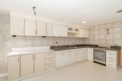Cuenta con una amplia cocina que fue remodelada