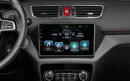 Cuenta con una central multimedia de 9 pulgadas con conectividad a Apple CarPlay y Android Auto
