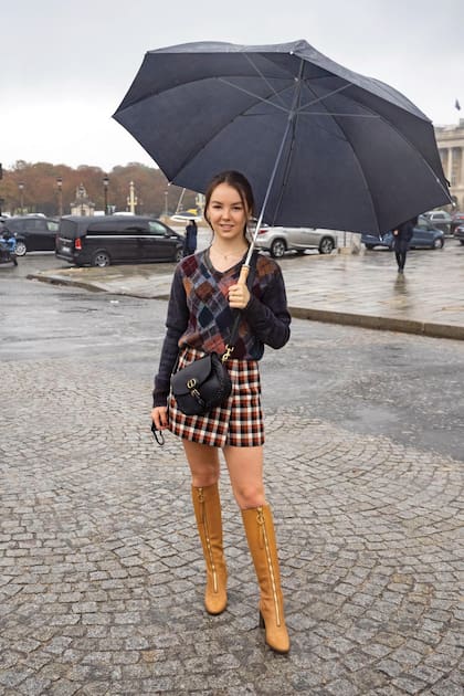 Cuenta que su estilo es el mismo que el de cualquier chica que estudia y que “roba” ropa del ropero de su mamá.