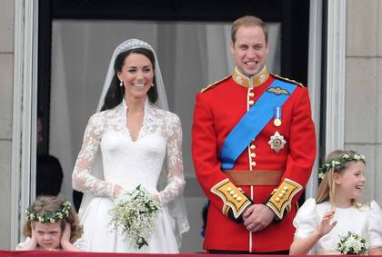 Cuentan que cuando Kate vio a la cantidad de gente que los esperaba debajo del balcón de Buckingham exclamó: “Wowww”