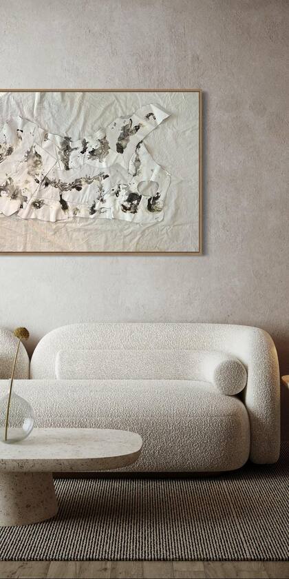 Cueros reciclados cosidos, intervenidos con acrílico y pintura asfáltica.