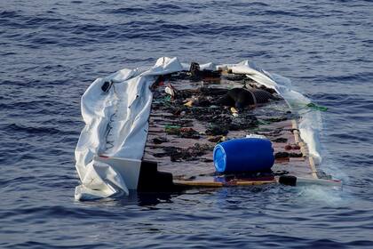 Cuerpos en el bote inflable que quedó a la deriva en aguas del Mediterráneo