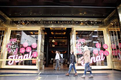 Cuesta Blanca abrió un local en el ex cine Atlas, en la avenida Santa Fe 2015