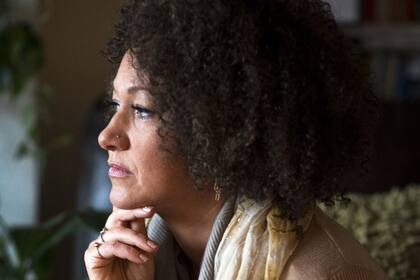 Rachel Dolezal dijo que se autopercibía negra, sacó la autobiografía Full Color y adoptó el nombre nigeriano Nkechi Amare Diallo