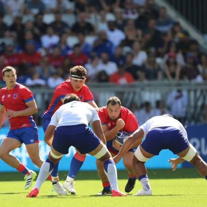 Cuidado: aunque menos violentos que en los años noventas, los samoanos siguen jugando al borde del reglamento.