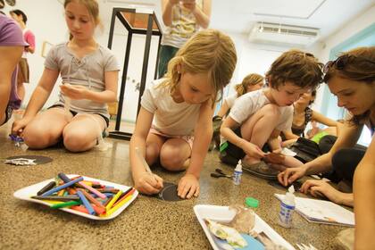 Cuidado: chicos creando