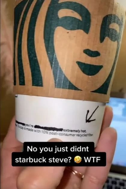 "Cuidado, sos muy linda", decía el vaso de café, en un juego de palabras con el mensaje que ya viene impreso en la taza de cartón