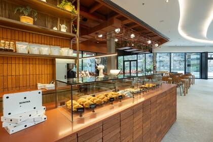 Cuidadosamente seleccionados y con el diferencial de que lo tuestan en sus propias instalaciones.