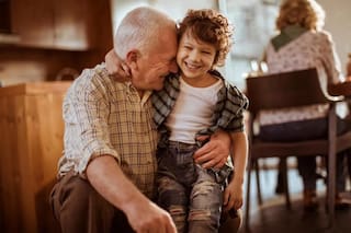 Los beneficios impensados que tienen los abuelos que cuidan a sus nietos siempre que no se estresen