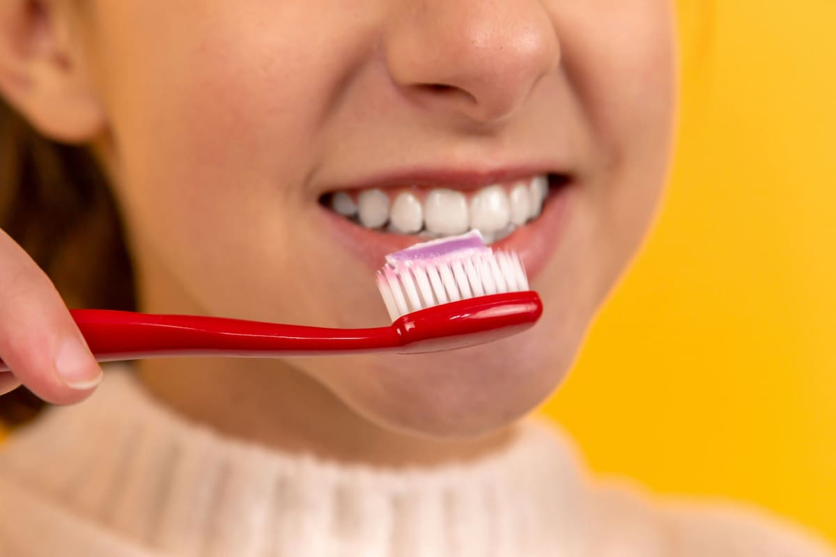 ¡Alerta Dental! 5 Hábitos Secretos que Dañan Tus Dientes (Según Expertos)