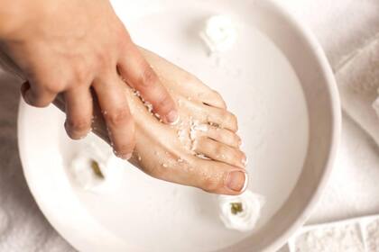 Cuidar los pies hace que puedan permanecer mucho más activos (Foto:iStock)