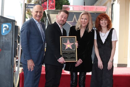 Culkin junto a O'Hara y Natasha Lyonne