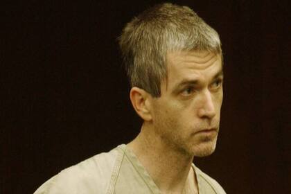 Cullen había sido arrestado 2 días antes por 1 cargo de asesinato y 1 cargo de intento de asesinato de pacientes en Somerset Medical Center en Nueva Jersey, donde trabajaba como enfermero. Después de 6 horas de interrogatorio, Cullen finalmente admitió haber cometido ambos crímenes.