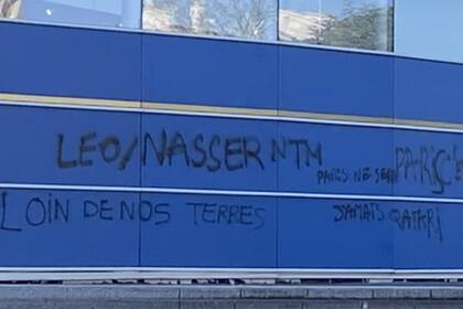 Pintadas en el Parque de los Príncipes contra el dueño de PSG
