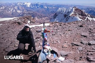 El cura que busca a Dios en las cimas del Aconcagua, el Domuyo y el Everest