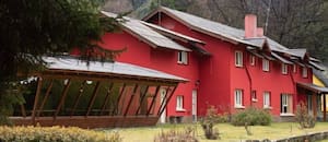 La hostería que resistió el avance del incendio en el Parque Nacional Los Alerces