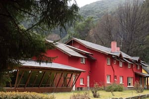 La hostería que resistió el avance del incendio en el Parque Nacional Los Alerces