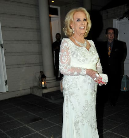 Mirtha Legrand eligió un trabajadísimo vestido para su fiesta de cumpleaños