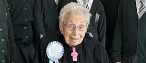 Tiene 112 años, es la quinta persona más longeva del Reino Unido y dio un consejo que todos deberían seguir.