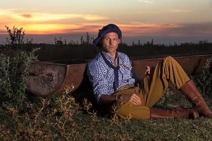 “Cumplir 40 suena fuerte. Igual creo que la edad es un invento que nos contaron para organizarnos porque lo importante es otra cosa. Tal vez es nuestra mirada de la vida lo que debería definirnos mejor que la edad", revela.