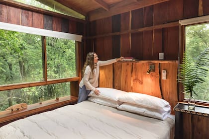 Cuña Pirú propone alojarse en habitaciones en la copa de los árboles.