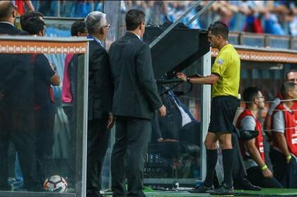Cunha dirigió a River en la semifinal ante Gremio: la del penal por el VAR que terminó con el gol de Gonzalo Martínez