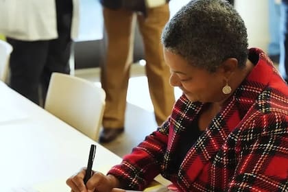 Cunningham fue la única integrante de su bloque que acompañó a los republicanos en la votación del Proyecto de Ley 318