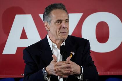 Cuomo, de 67 años y en busca de un regreso político, siguió adelante con su campaña con el apoyo de desarrolladores inmobiliarios y empresarios