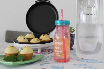 Cup cake maker $519 en Linio.com.ar / SodaStream $2199 / Mantel $740 de Mueve