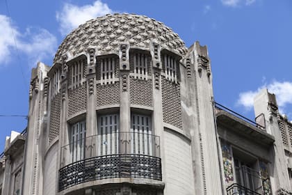 Cúpula del edificio ubicado en Paso y Viamonte