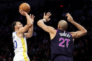 Curry anota 26 puntos y Warriors propinan quinta derrota consecutiva a Timberwolves