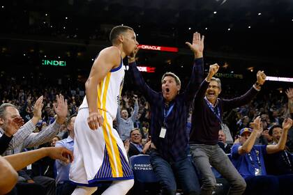Curry festejó su cumpleaños con un nuevo récord de los Warriors