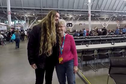 Curry junto a Camelworks, un célebre youtuber que creó una colecta online para que ella pudiera asistir a la convención PAX East en Boston