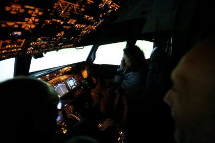 En la foto, un curso para superar el miedo a volar; se trata de una aversión muy común