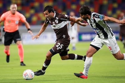 Curuchet ante Vega: Platensse obtuvo un gran triunfo en Santiago del Estero.