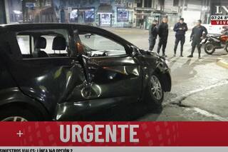 Quiso cruzar con el auto a contramano y con la barrera baja y fue atropellada por un tren