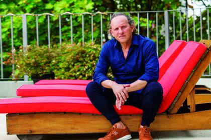 Custo, recibió a ¡Hola! en el hotel de Palermo, donde durmió. “Me gustan los barrios porteños, con sus fachadas coloniales y sus calles adoquinadas”.