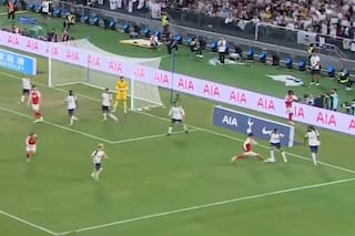 Recuperación y salida con un gran lujo dentro del área en la victoria de Tottenham ante Arsenal: ¡y qué golazo!