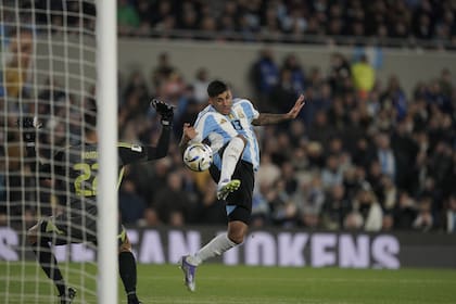 Cuti Romero convertía, pero estaba en offside
