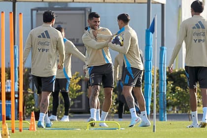 Cuti Romero sería el capitán de la selección esta noche ante Chile.