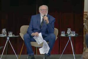 Cuttica estaba lamentando a ausencia de artistas entre el público en el acto de ayer, cuando pidieron desalojar la sala “por razones de fuerza mayor”