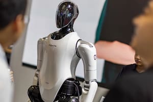 Un gigante tecnológico suma robots humanoides a su fábrica de autos