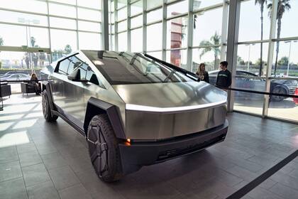 Los precios de los Tesla Cybertruck usados superan a los de los modelos nuevos, ya que las plataformas de venta no aplican rebajas ni incentivos de arrendamiento