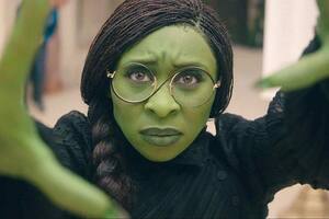 Cynthia Erivo representando a Elphaba en la película Wicked.