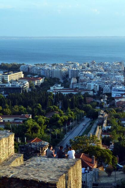 Desde la Torre del Trigonio se pueden apreciar las murallas romanas y bizantinas, la ciudad y el mar.